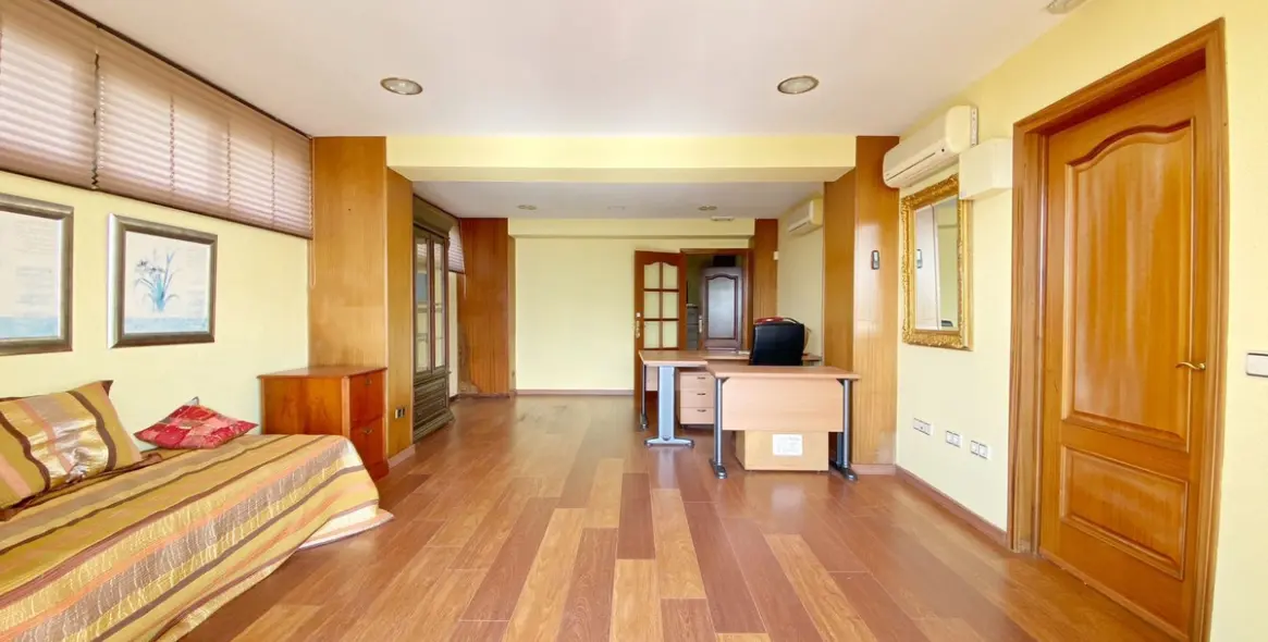 Sale of office in Marbella 8