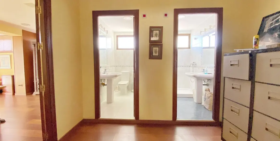 Sale of office in Marbella 9