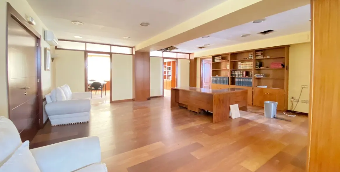 Sale of office in Marbella 11
