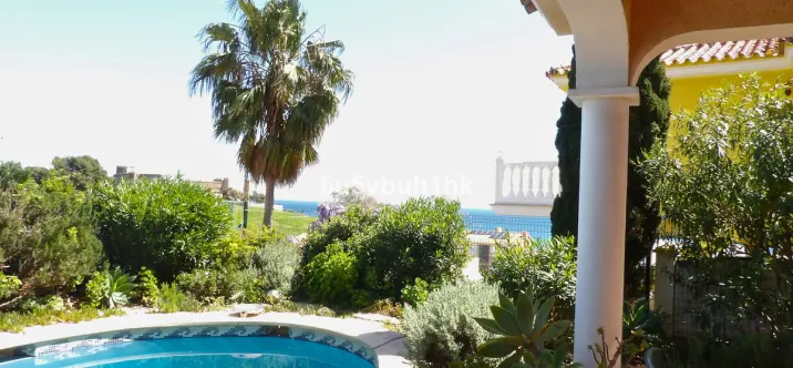 Venta de villa independiente en El Castillo 2