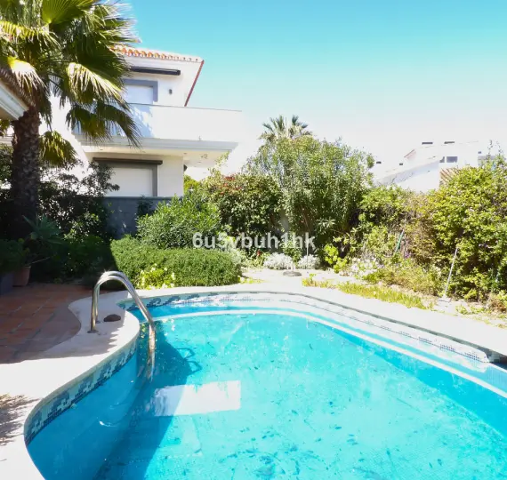 Venta de villa independiente en El Castillo