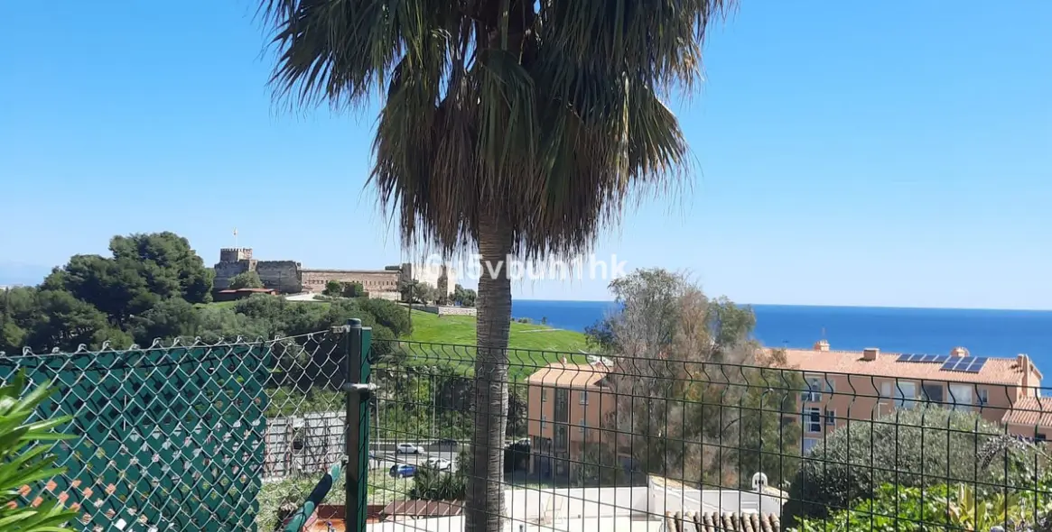 Sale of detached villa in El Castillo 6