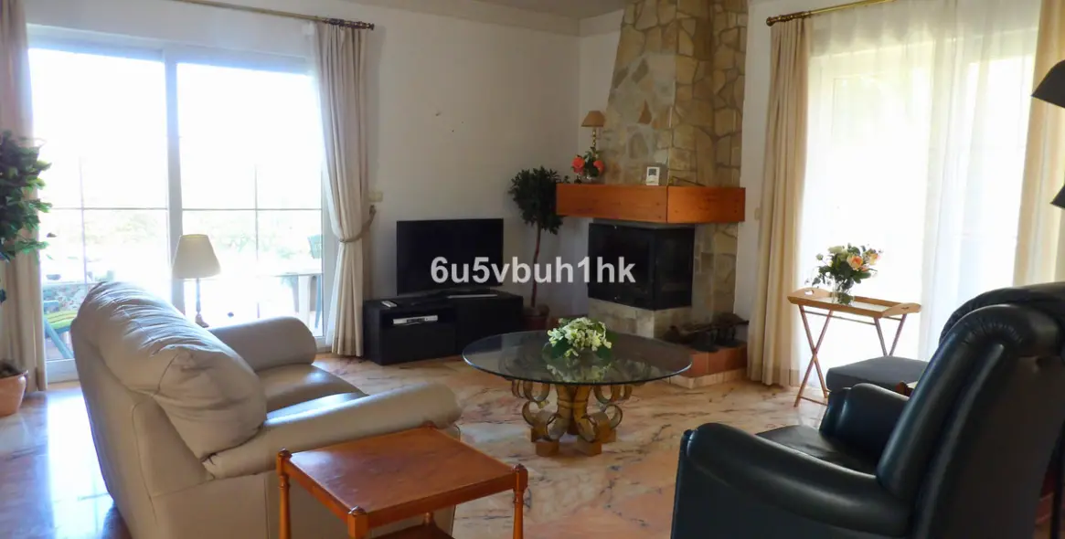 Sale of detached villa in El Castillo 8