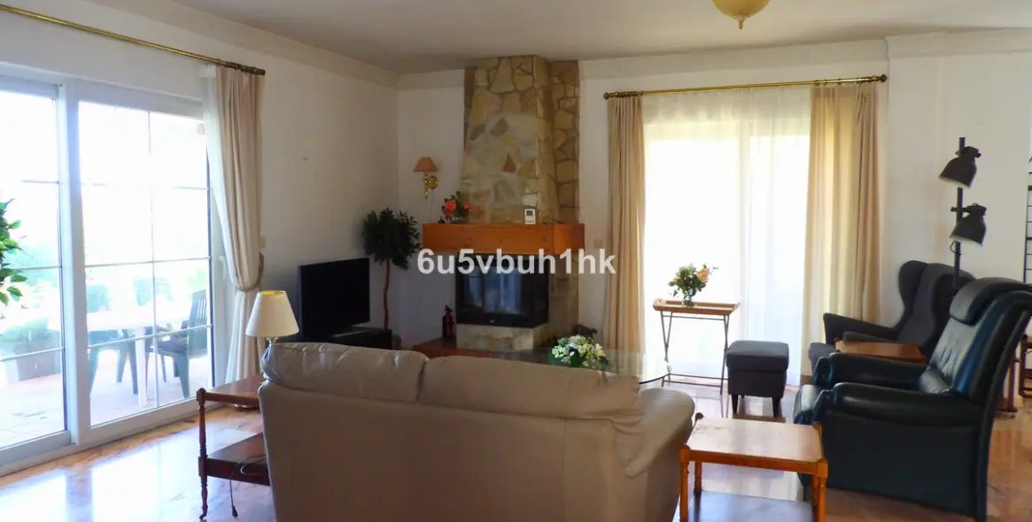 Sale of detached villa in El Castillo 9