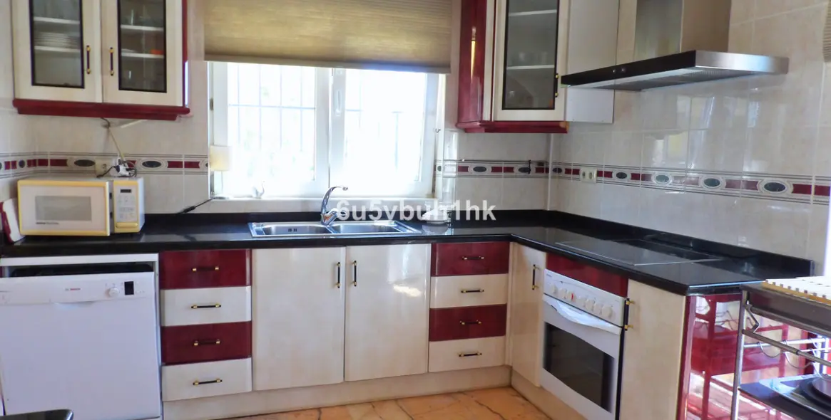 Sale of detached villa in El Castillo 11