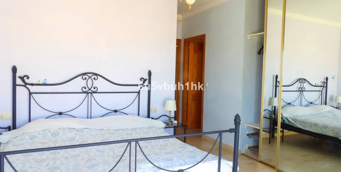 Sale of detached villa in El Castillo 12