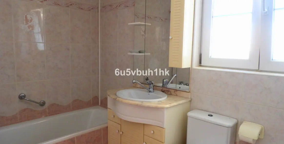 Sale of detached villa in El Castillo 16