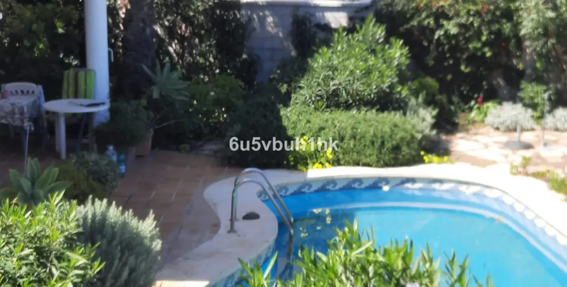 Sale of detached villa in El Castillo 19