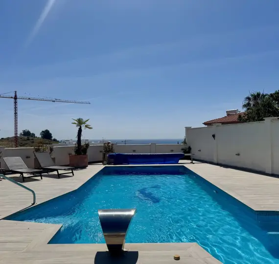 Продажа  отдельно стоящей виллы в Estepona