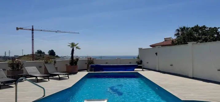 Продажа  отдельно стоящей виллы в Estepona 0