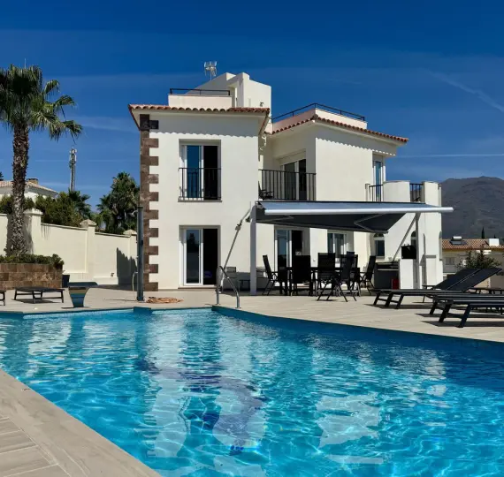 Продажа  отдельно стоящей виллы в Estepona