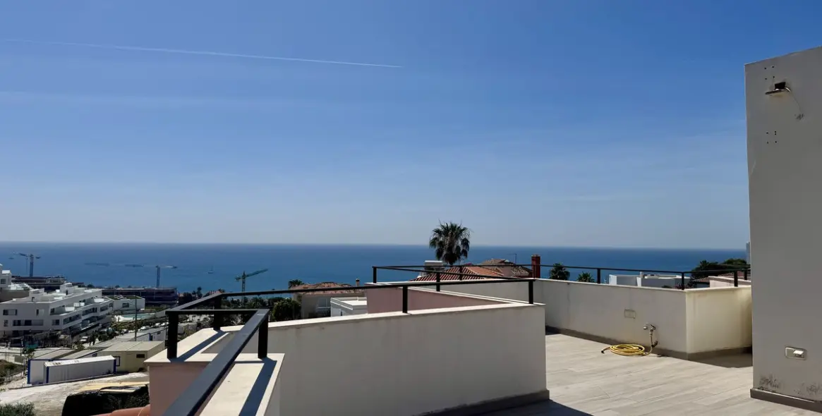 Продажа  отдельно стоящей виллы в Estepona 3