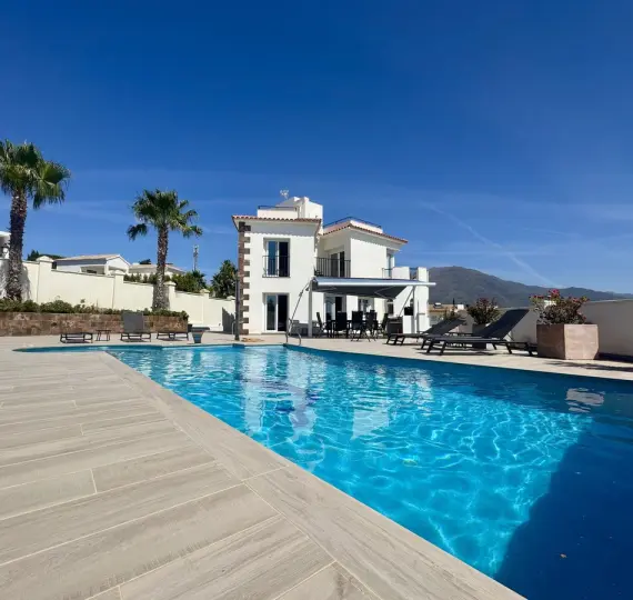 Продажа  отдельно стоящей виллы в Estepona