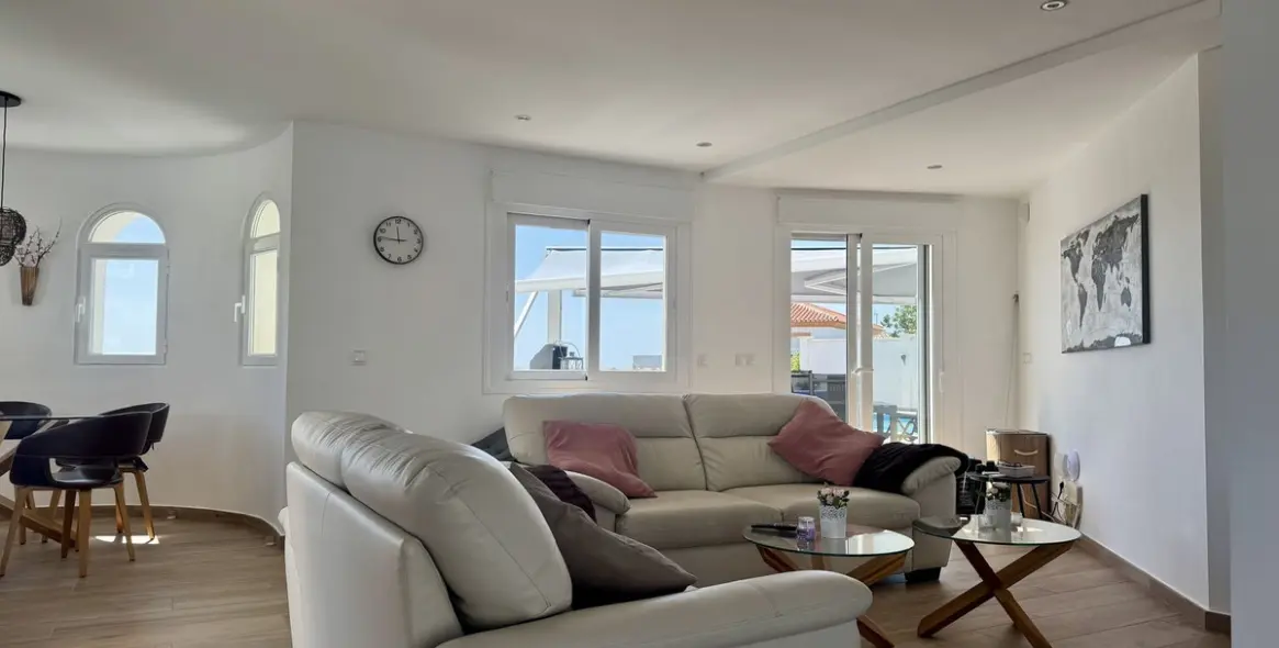 Продажа  отдельно стоящей виллы в Estepona 10