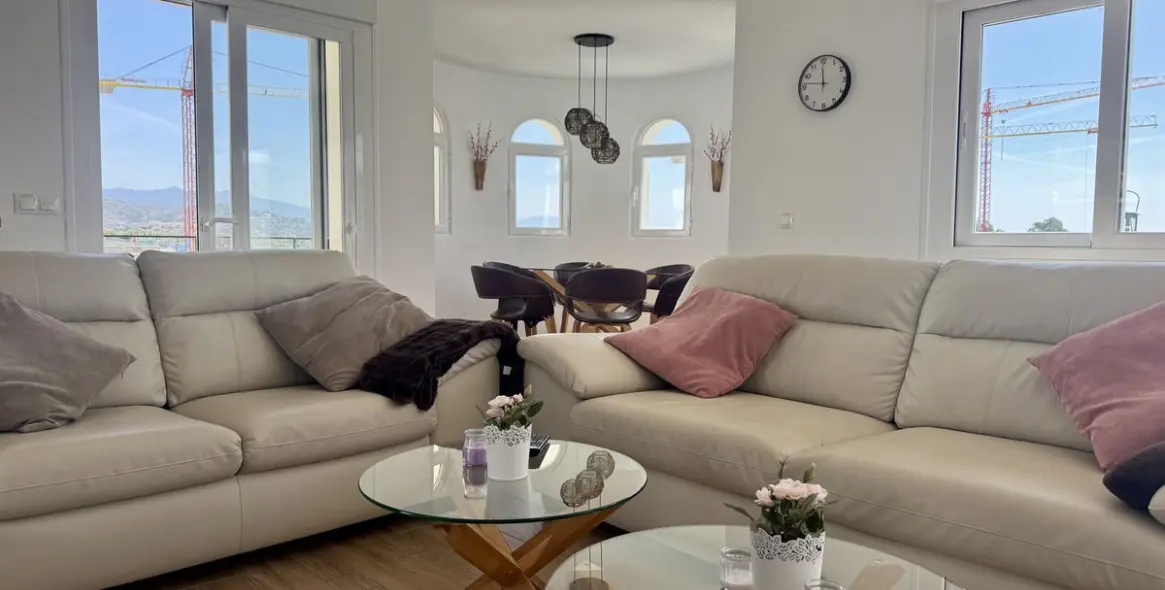 Продажа  отдельно стоящей виллы в Estepona 11