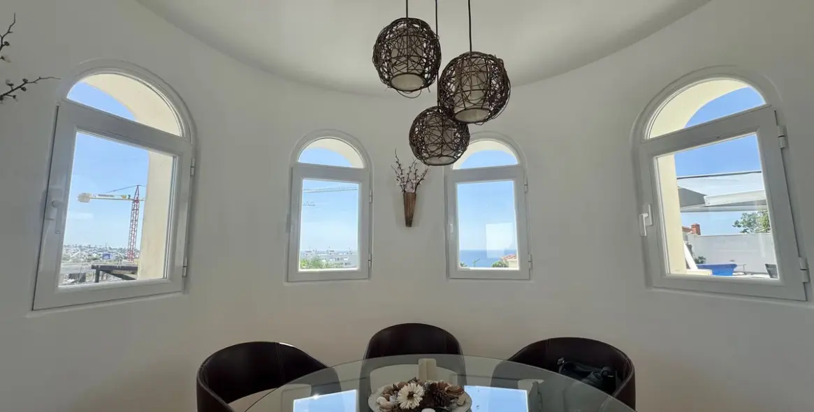 Продажа  отдельно стоящей виллы в Estepona 13