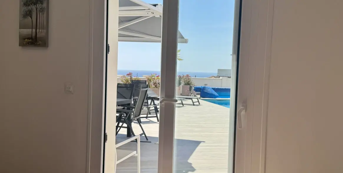 Продажа  отдельно стоящей виллы в Estepona 32