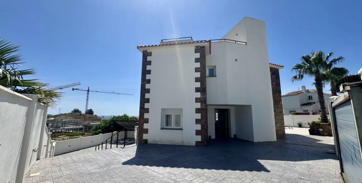 Продажа  отдельно стоящей виллы в Estepona 67