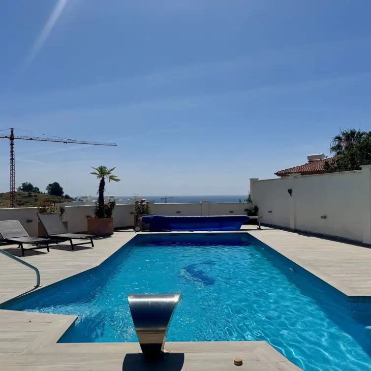 Sale of detached villa in Estepona