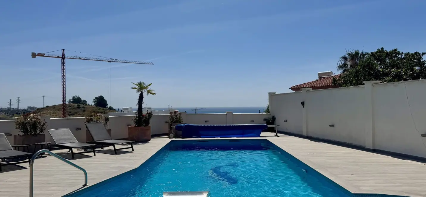 Sale of detached villa in Estepona 0