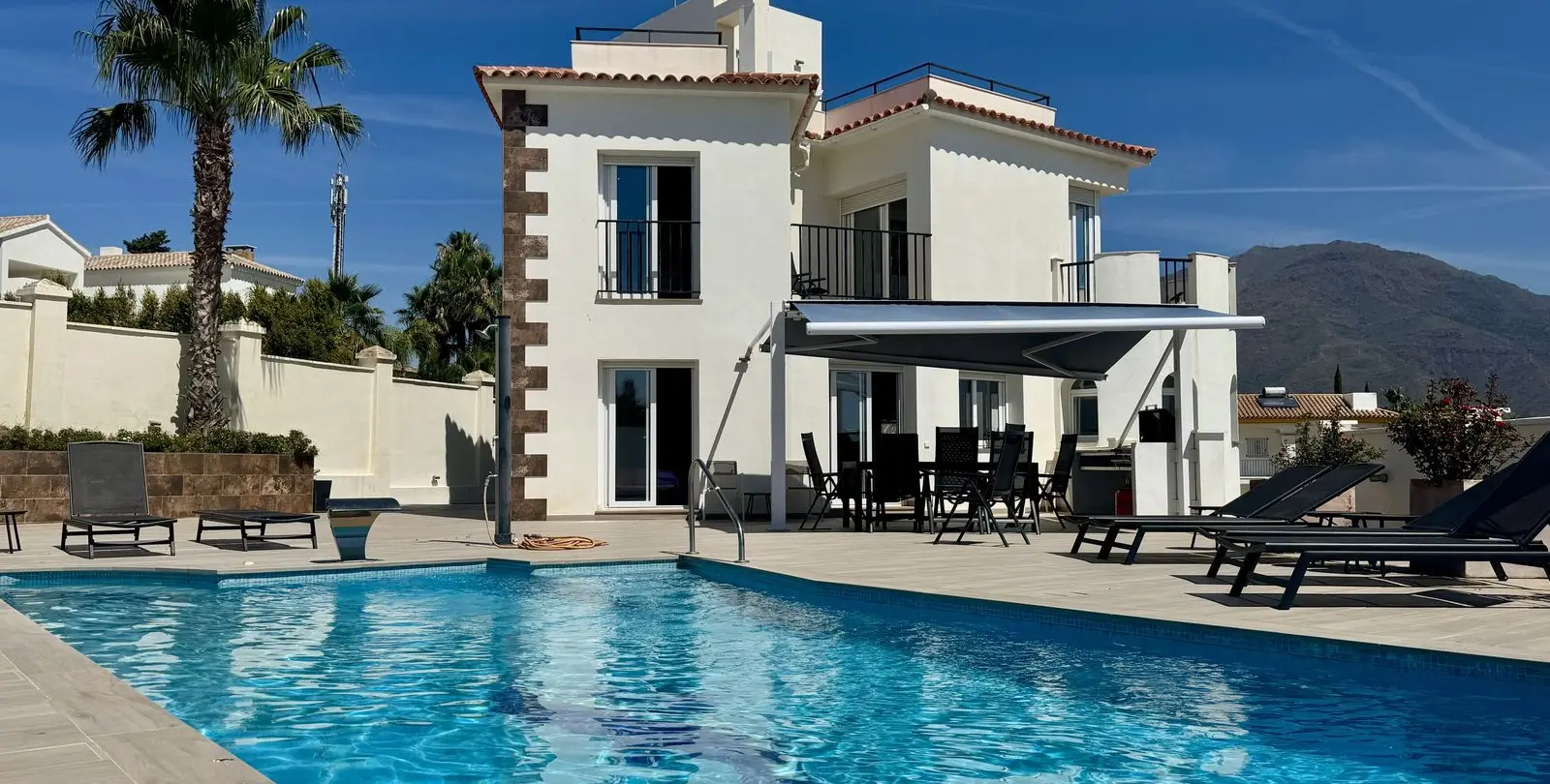 Sale of detached villa in Estepona 2