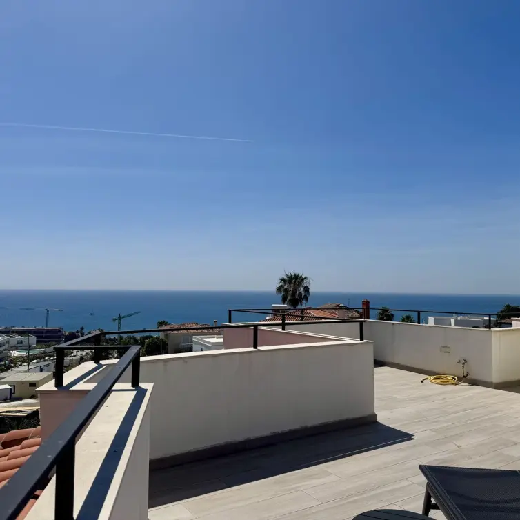 Sale of detached villa in Estepona