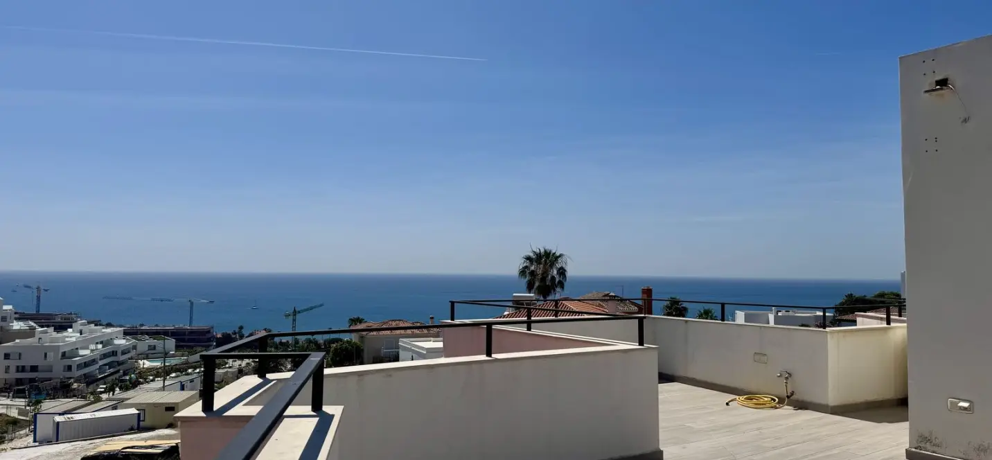 Sale of detached villa in Estepona 2
