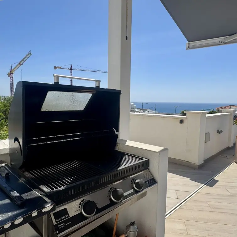 Sale of detached villa in Estepona