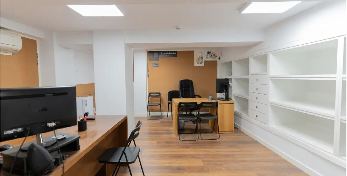 Sale of shop in Málaga Centro 24