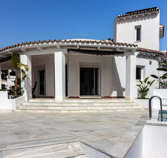 Продажа  отдельно стоящей виллы в Benalmadena Costa