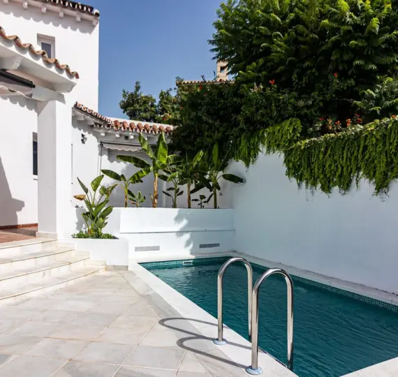 Продажа  отдельно стоящей виллы в Benalmadena Costa