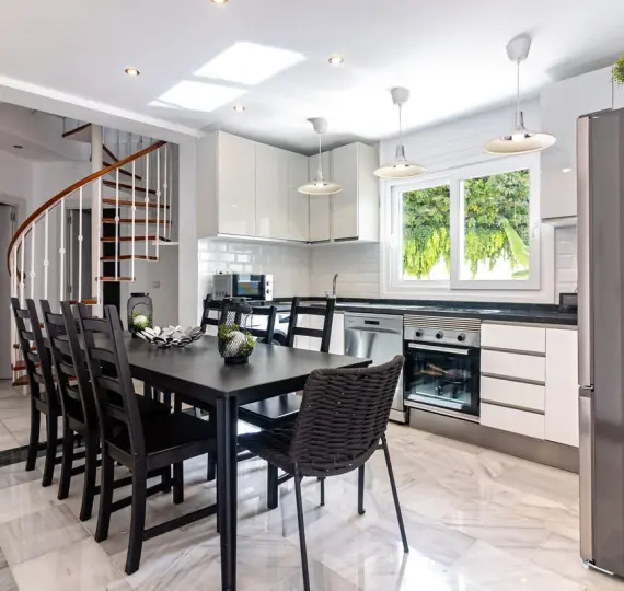 Продажа  отдельно стоящей виллы в Benalmadena Costa