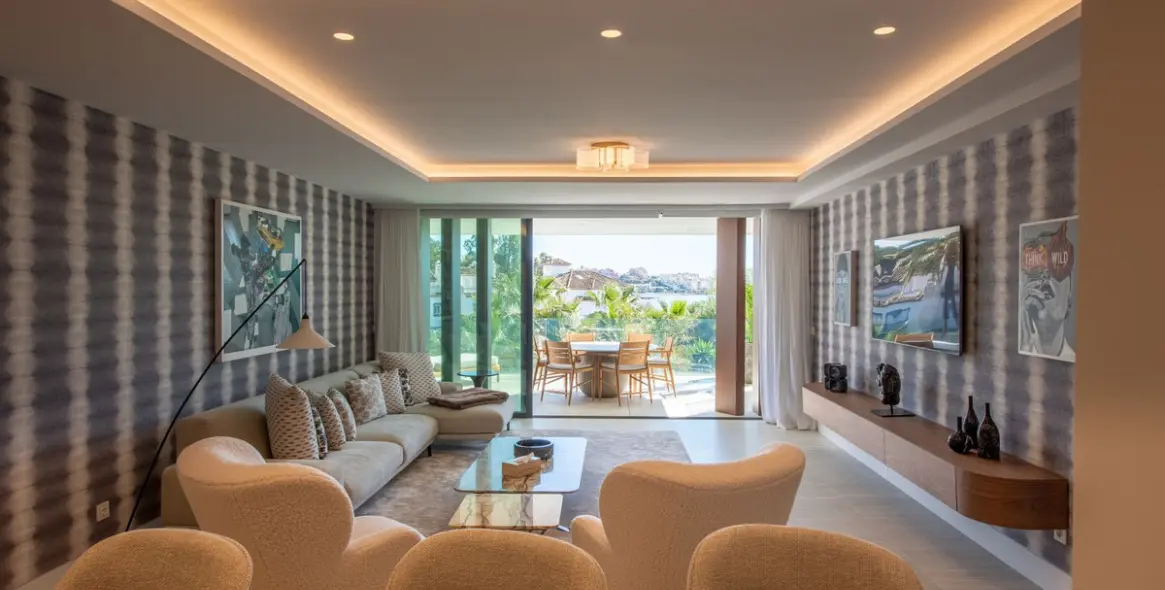 Продажа апартаментов на среднем этаже в Estepona 1