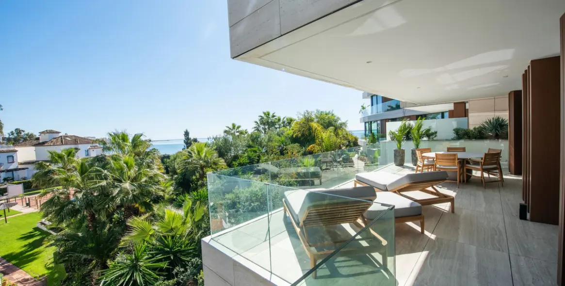 Продажа апартаментов на среднем этаже в Estepona 2