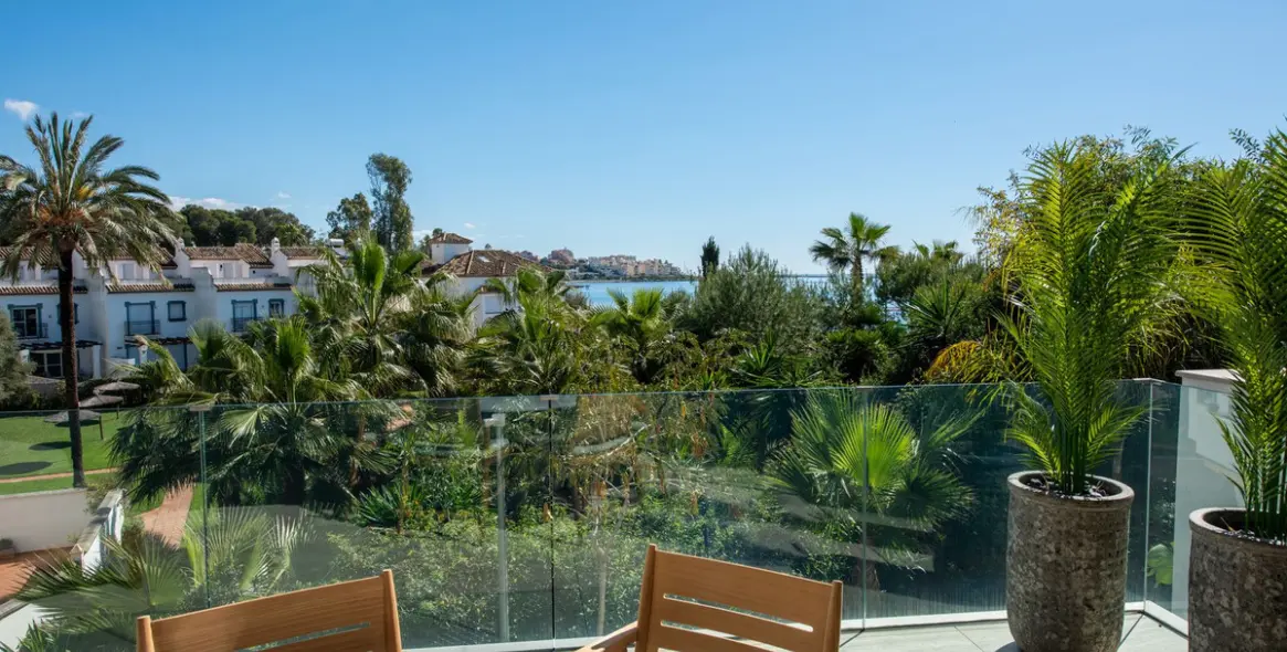 Продажа апартаментов на среднем этаже в Estepona 3