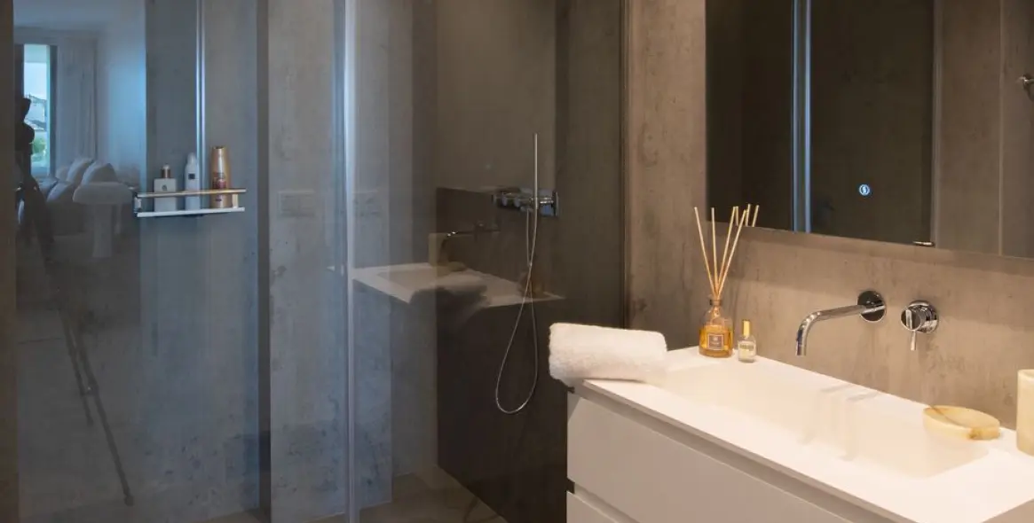 Продажа апартаментов на среднем этаже в Estepona 9