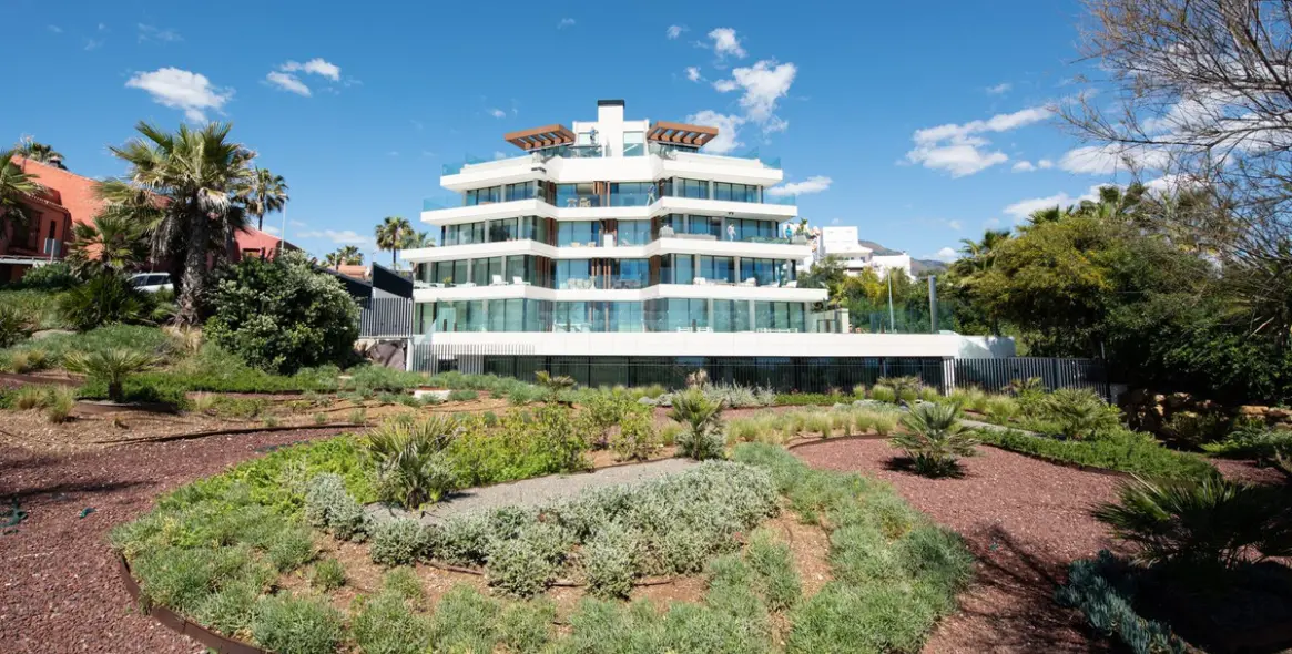 Продажа апартаментов на среднем этаже в Estepona 14