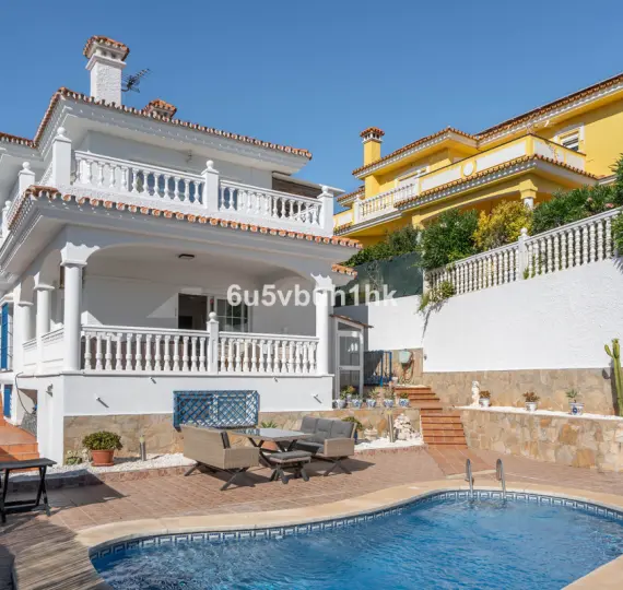 Sale of detached villa in Fuengirola