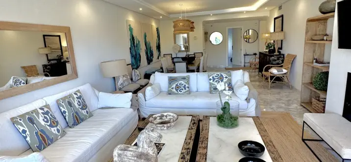 Продажа двухуровневого пентхауса в Guadalmina Baja 0