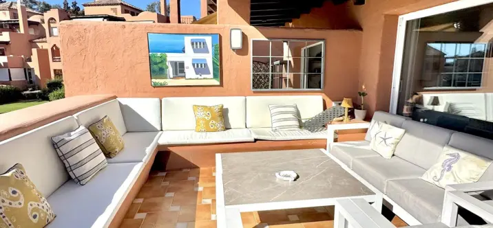 Продажа двухуровневого пентхауса в Guadalmina Baja 1
