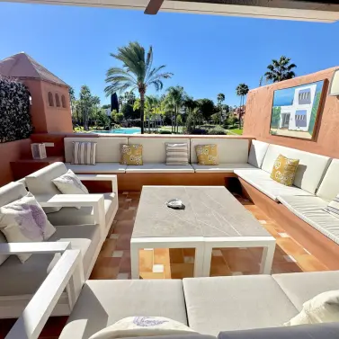 Продажа двухуровневого пентхауса в Guadalmina Baja
