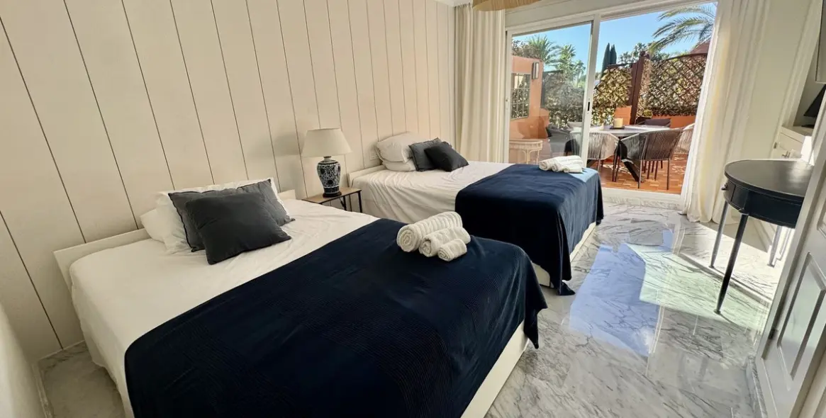 Продажа двухуровневого пентхауса в Guadalmina Baja 16