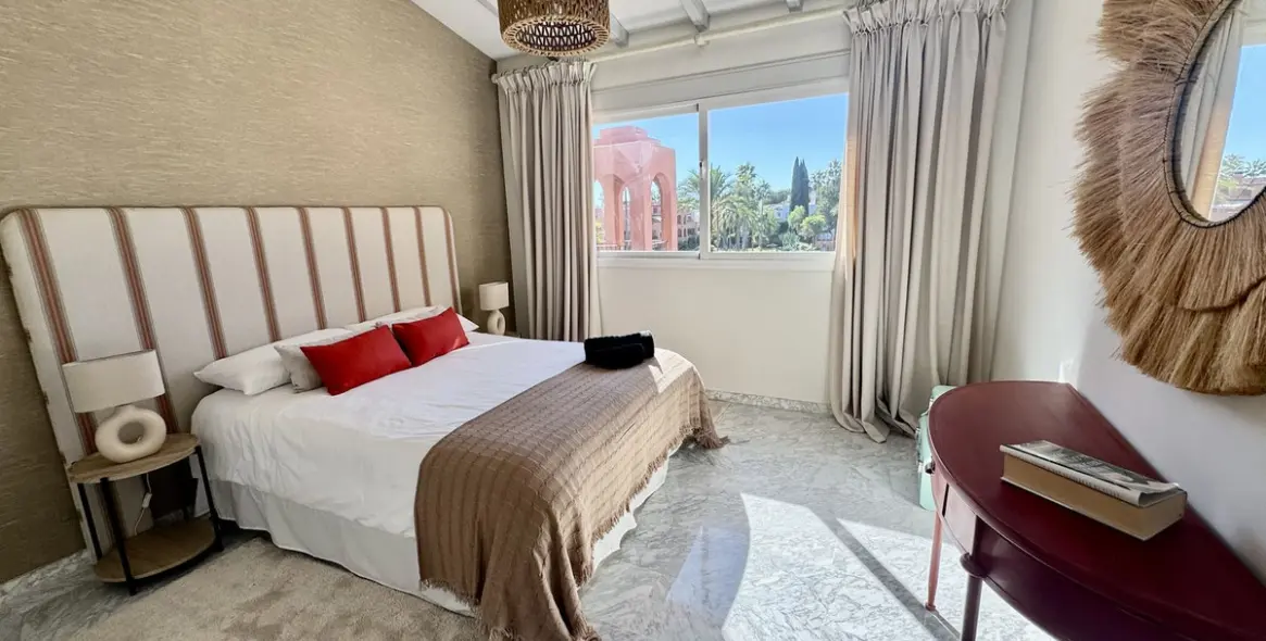 Продажа двухуровневого пентхауса в Guadalmina Baja 17