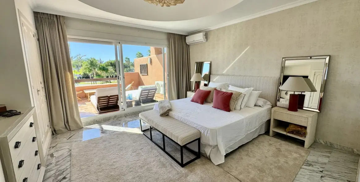 Продажа двухуровневого пентхауса в Guadalmina Baja 19