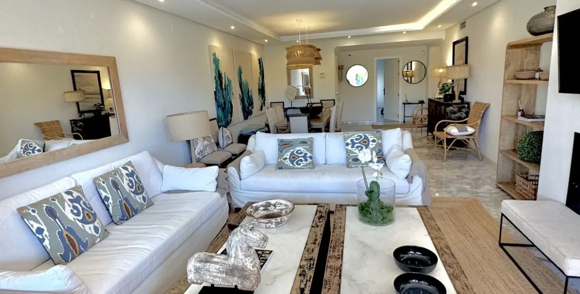 Sale of penthouse duplex in Guadalmina Baja 2