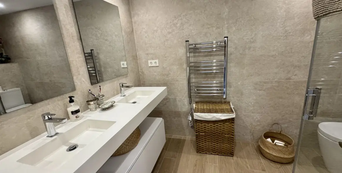 Sale of penthouse duplex in Guadalmina Baja 14