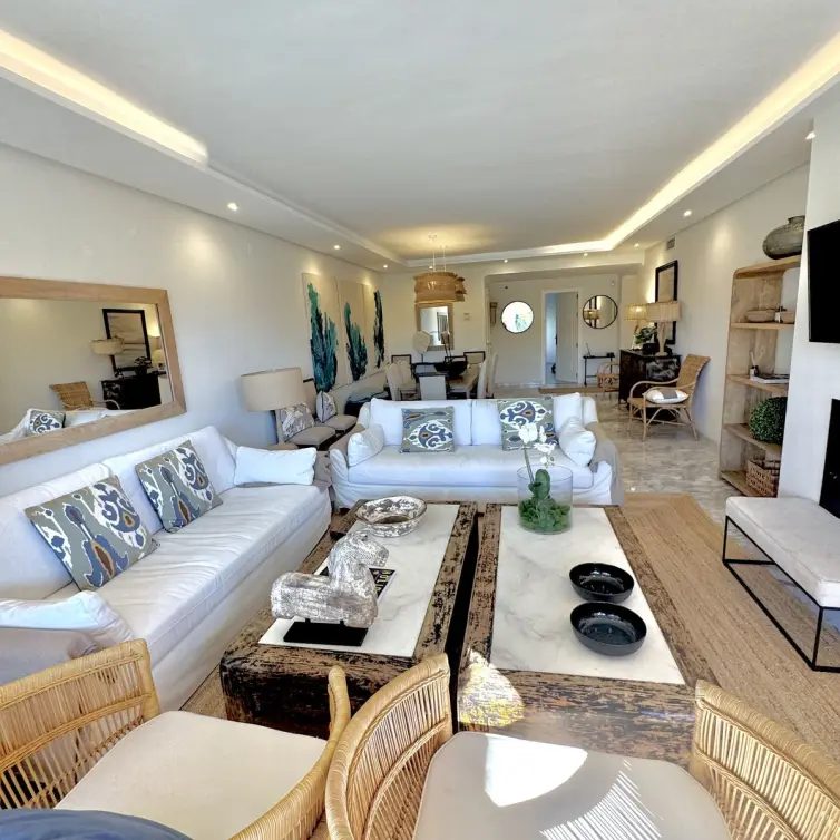Venta de ático dúplex en Guadalmina Baja