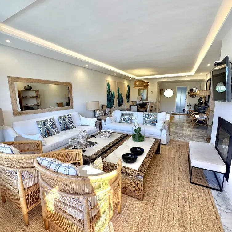 Venta de ático dúplex en Guadalmina Baja