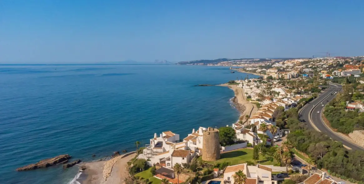 Продажа  отдельно стоящей виллы в Estepona 2