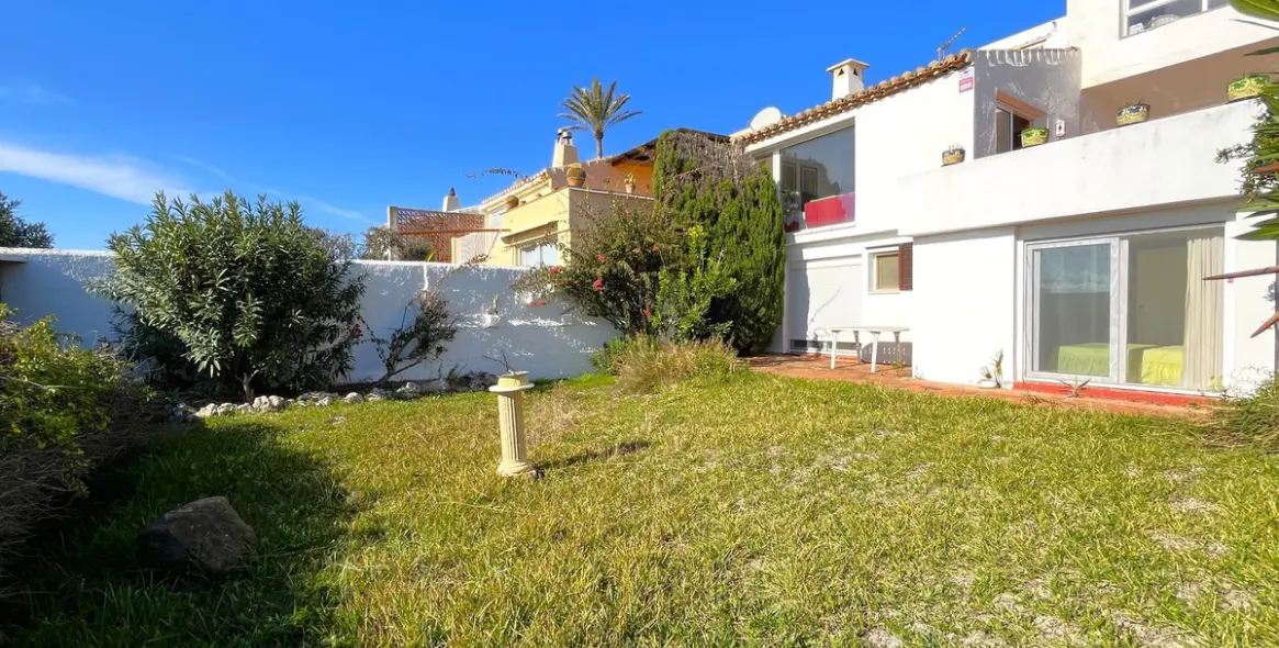 Продажа  отдельно стоящей виллы в Estepona 3